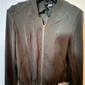 Khaki bomber jacket light. Satin look size 6 like new. Lightly used